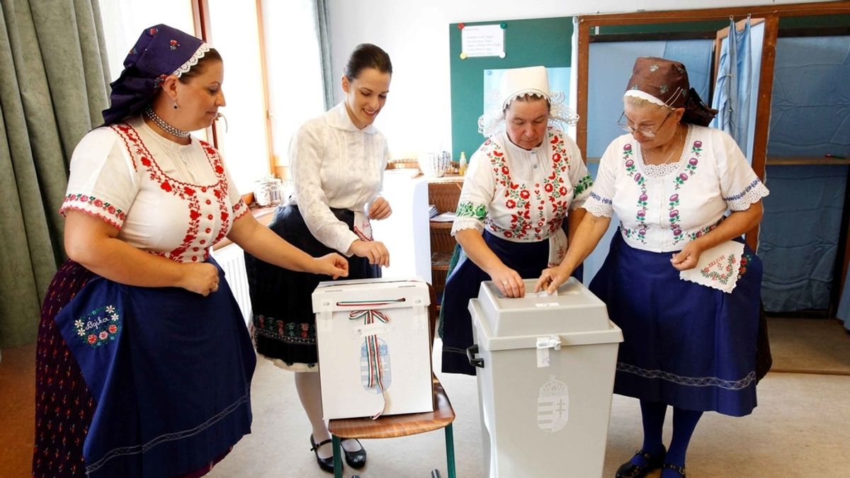 Cuatro mujeres votan en el referéndum celebrado en Hungría