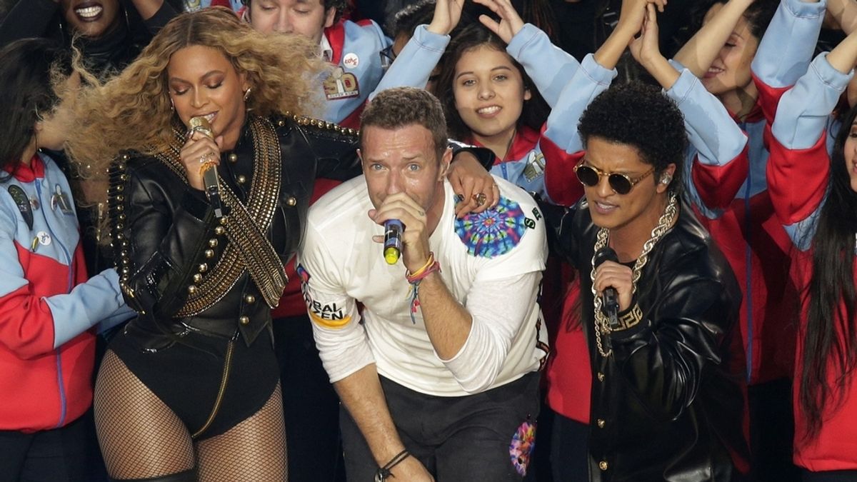 Chris Martin, Beyoncé y Bruno Mars en la Super Bowl