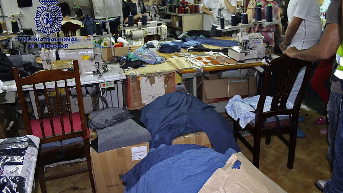 Desmantelado un taller clandestino de confección de ropa en Murcia