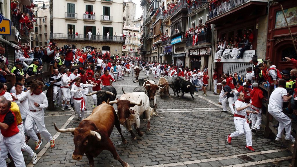 Los Miura cierran los Sanfermines con un encierro rápido y peligroso en la plaza