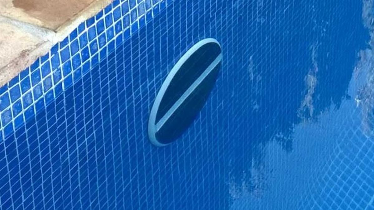 Un español patenta el foco subacuático para piscinas que se recarga con la luz del sol