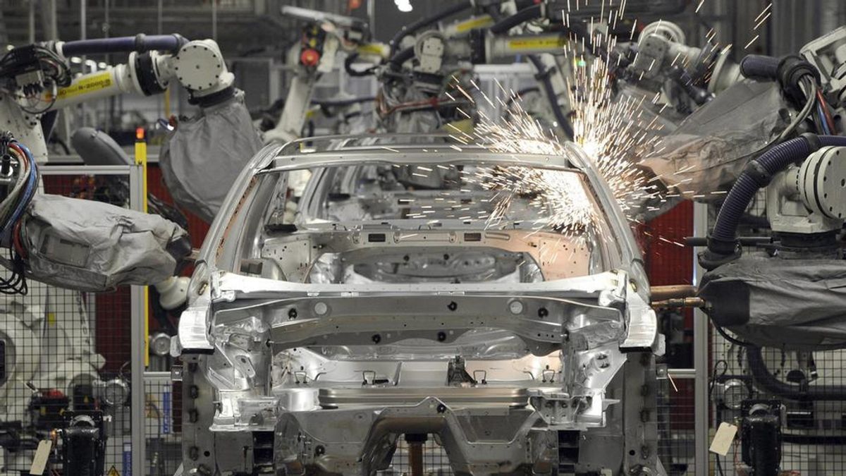 La producción industrial acelera su crecimiento hasta el 7,5% y suma cinco meses al alza