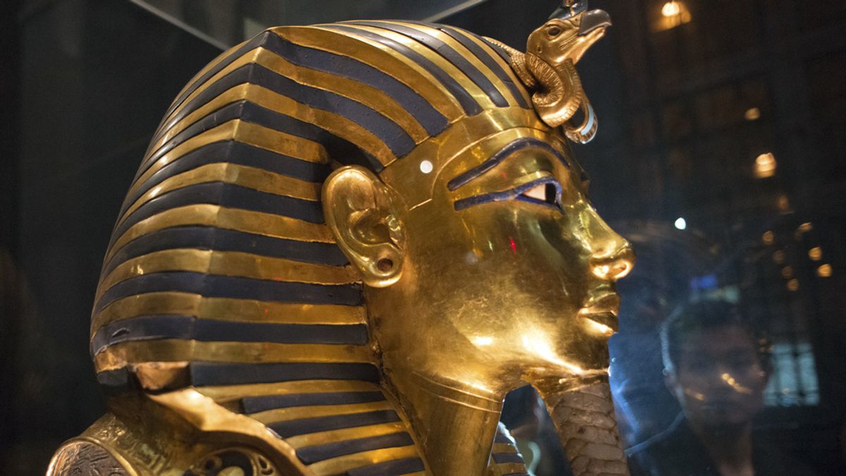 Empleados del Museo de El Cairo son acusados por dañar la máscara de Tutankamón