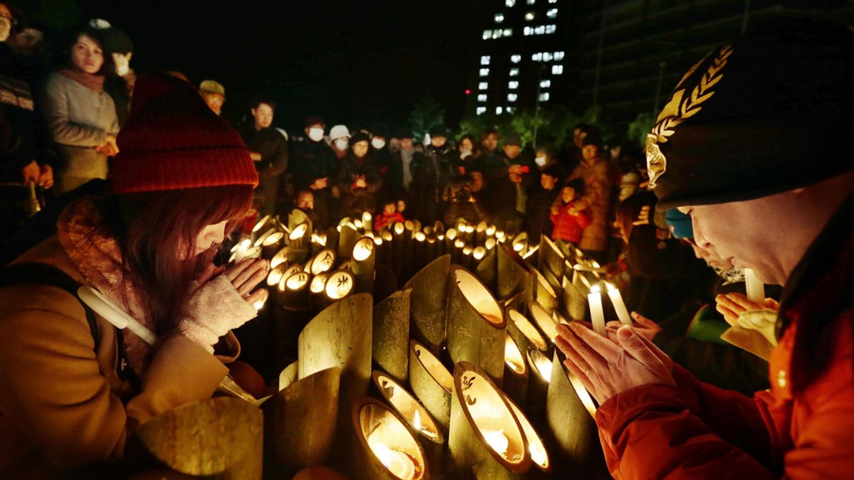 Miles de personas conmemoran 20 años del terremoto de Kobe