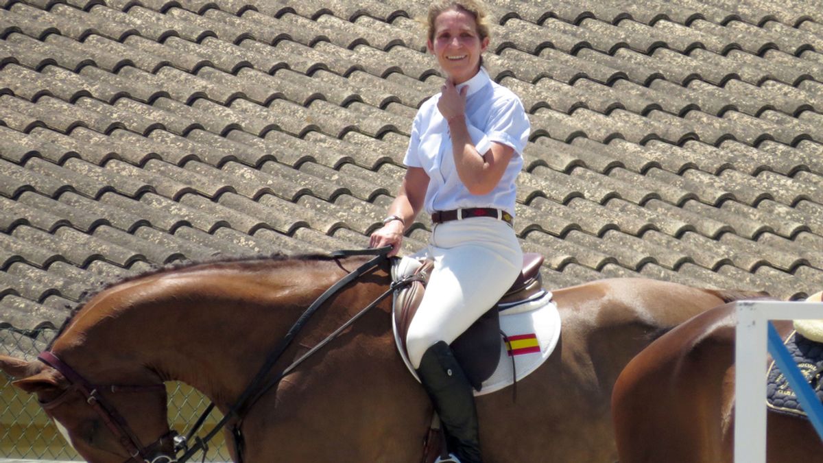 La Infanta Elena sufre una caída cuando practicaba equitación en La Zarzuela