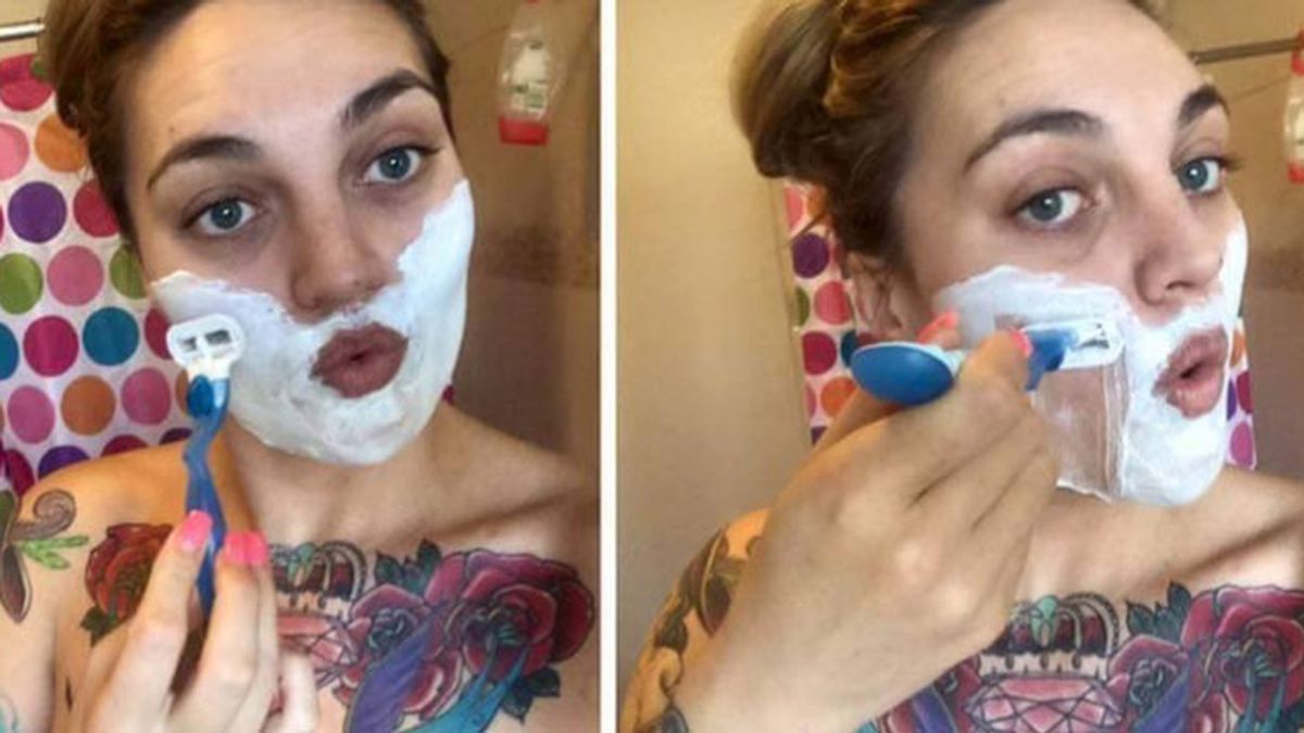Una mujer se afeita el rostro en la red para aleccionar sobre prejuicios e insultos