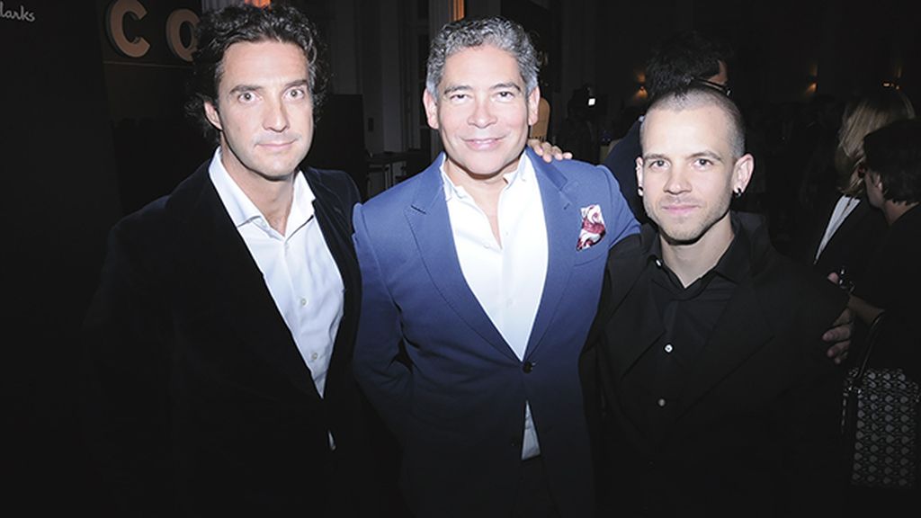 Los galardonados Javier Goyeneche y David Muñoz junto a Boris Izaguirre, genial maestro de ceremonias en estos premios