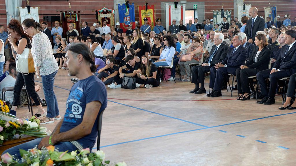 El presidente de Italia acude al funeral de las víctimas del terremoto