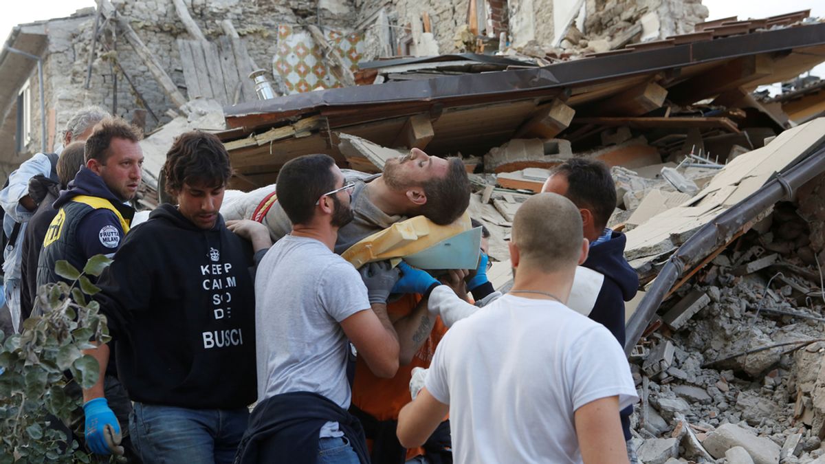 Un fuerte terremoto siembra el pánico en el centro de Italia