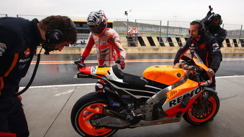 Marc Márquez prueba la moto del próximo año... y todo sigue igual: ¡mejor tiempo!
