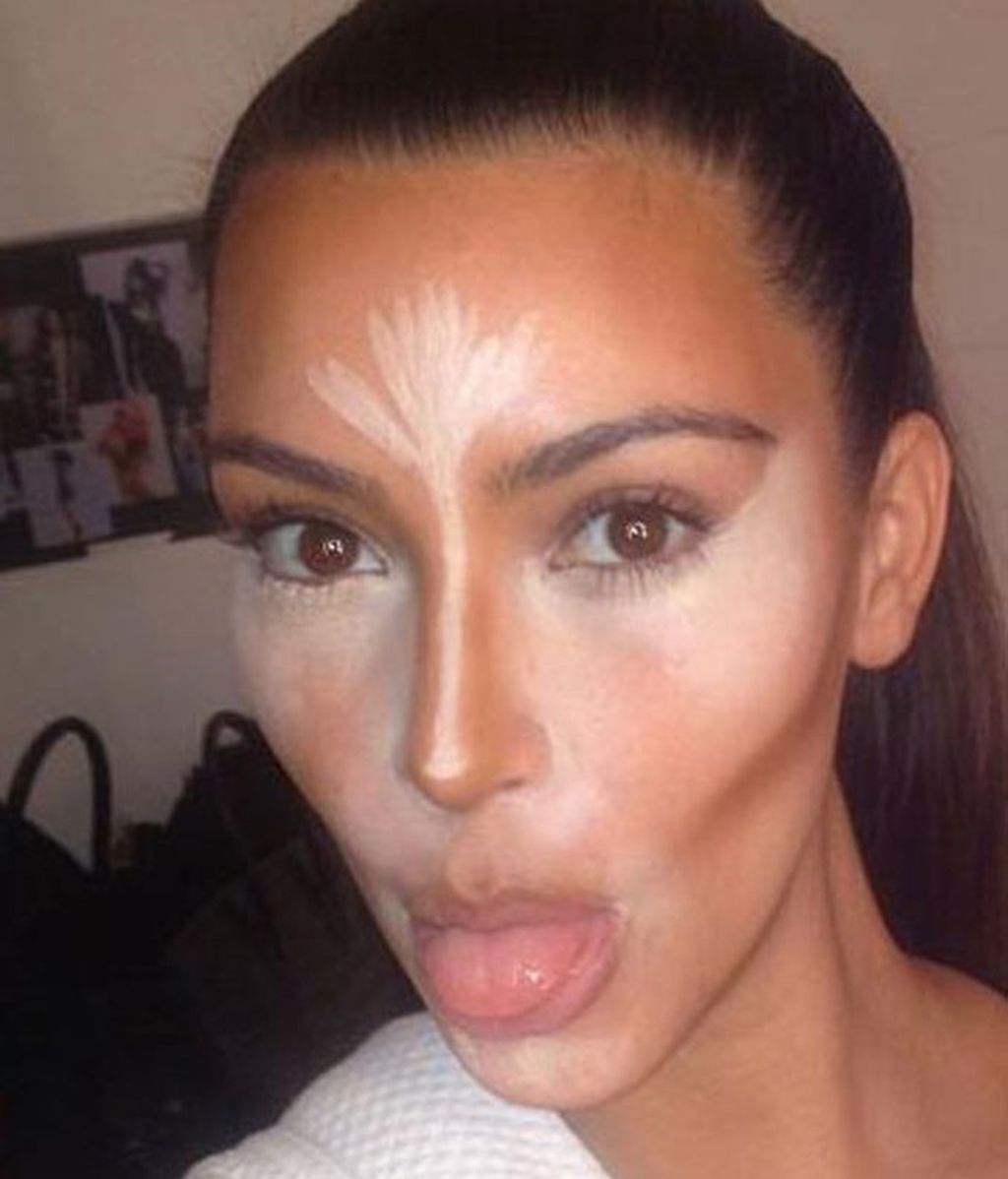 Hemos aprendido a hacer 'contouring' de la mano de Kim Kardashian