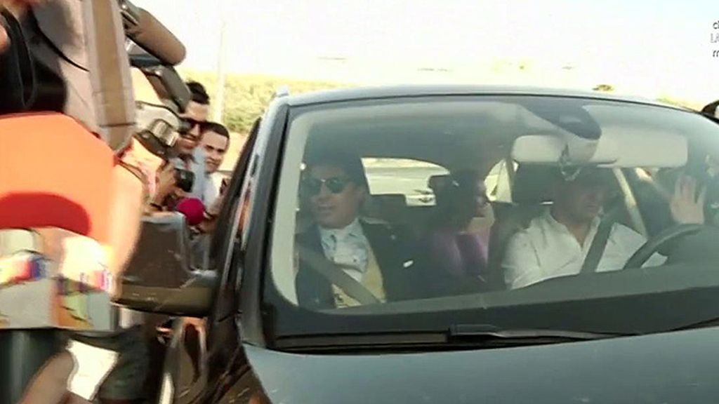 La llegada de los familiares y amigos de la pareja