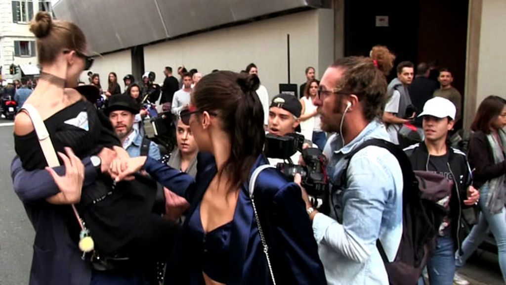 El hombre la agarró en la calle a la salida de un desfile en Milán