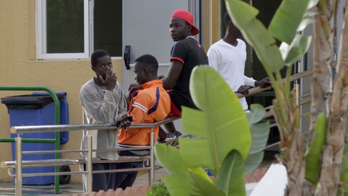 Una treintena de inmigrantes entra en Melilla después de un salto masivo