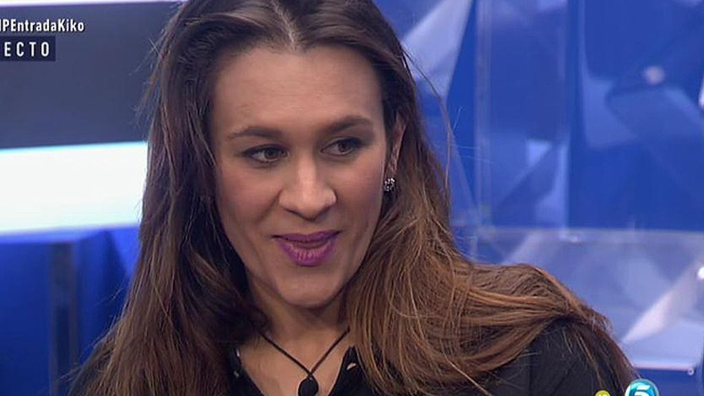 Kiko rompe el hielo y le da dos besos