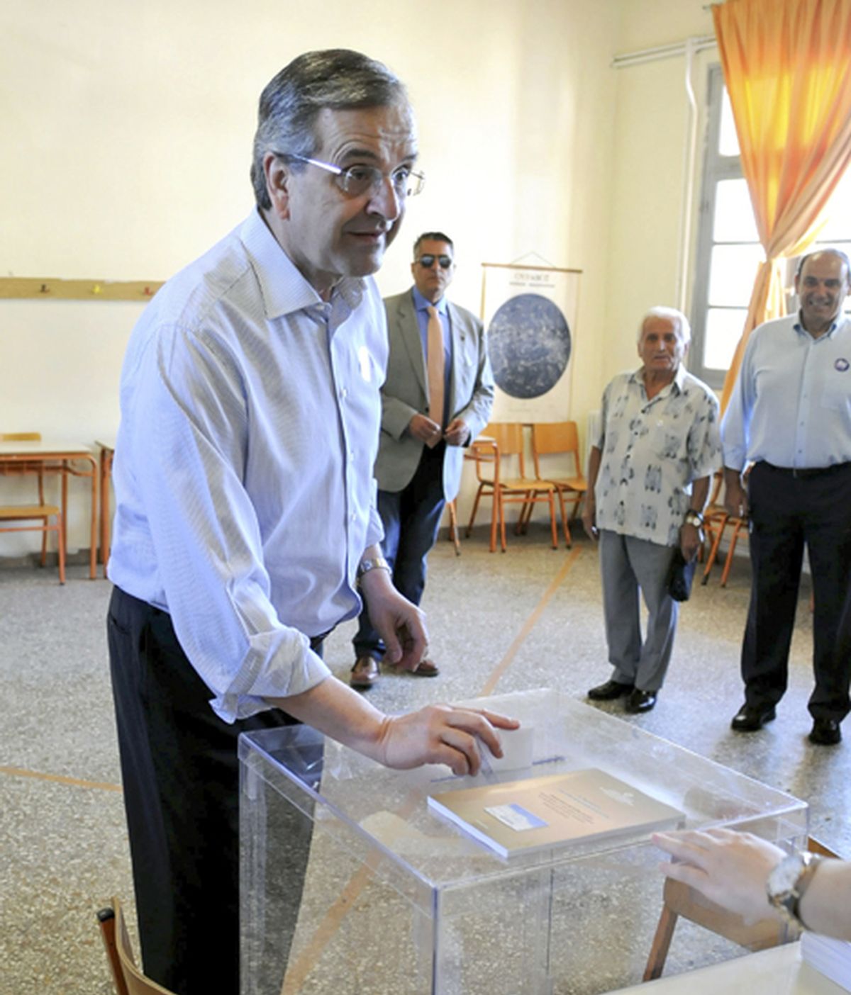 Antonis Samaras vota por el 'sí' en el referéndum