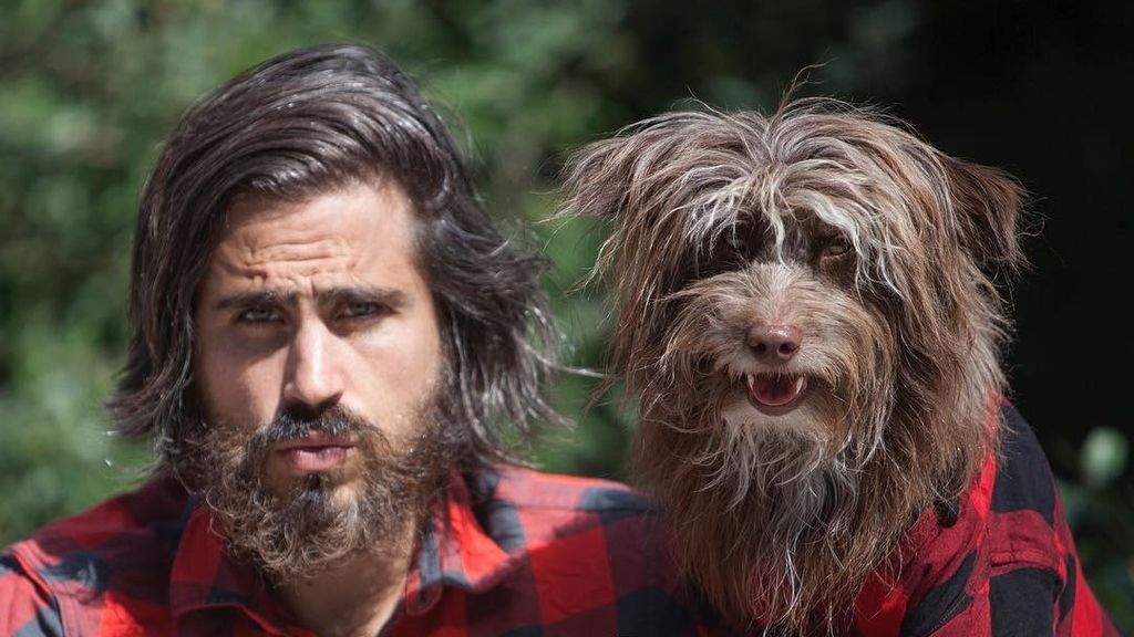 Topher y Rosenberg son tan parecidos...¡que hasta se visten igual!
