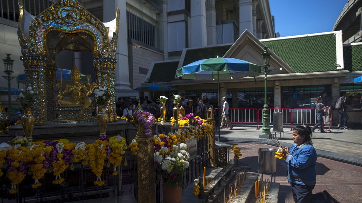 El templo de Erawan reabre sus puertas al público tras el atentado