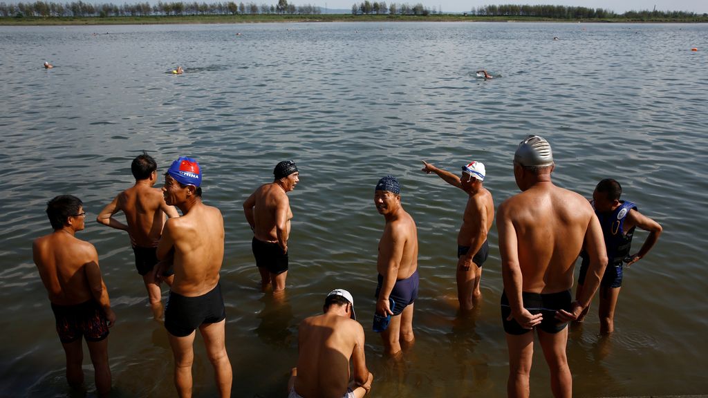 El río Yalú, paraíso para los nadadores