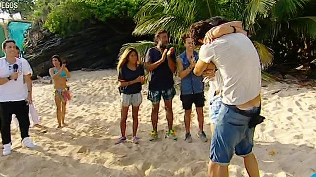 Rubén no puede separarse de su novia Laura