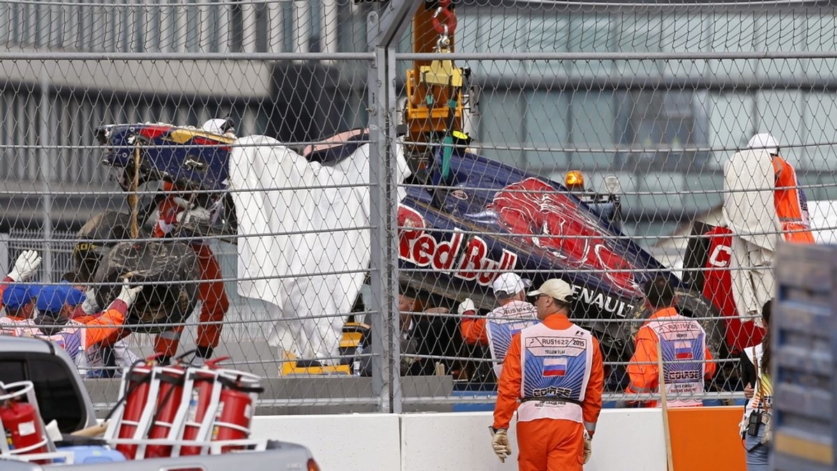 Un accidente de Carlos Sainz suspende los terceros libres en Rusia