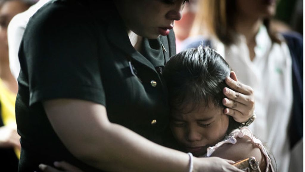 Los tailandeses lloran la muerte de Bhumibol, su rey durante 70 años.