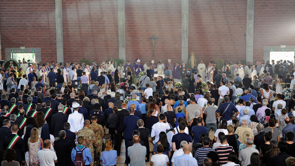 El presidente de Italia acude al funeral de las víctimas del terremoto