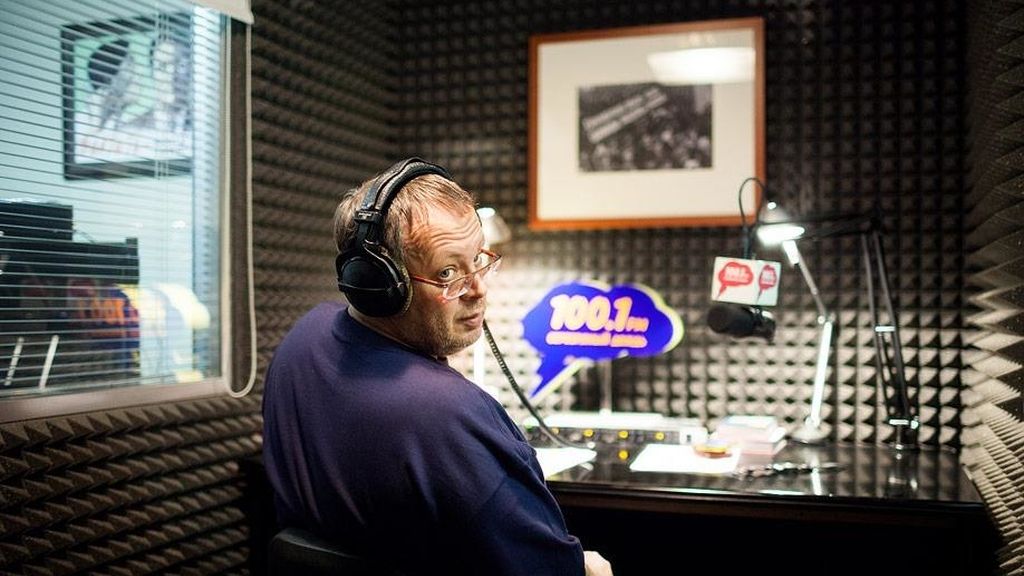 Un locutor de radio se intenta suicidar en directo