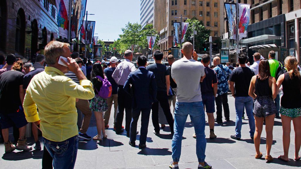 Cinco rehenes han salido del local