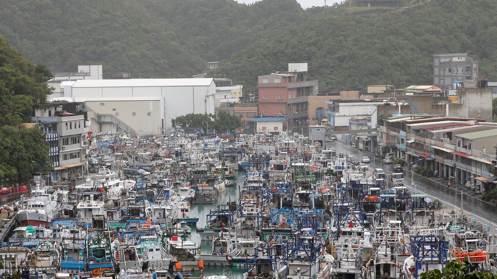Los barcos de pesca llenan los puertos de Taiwan