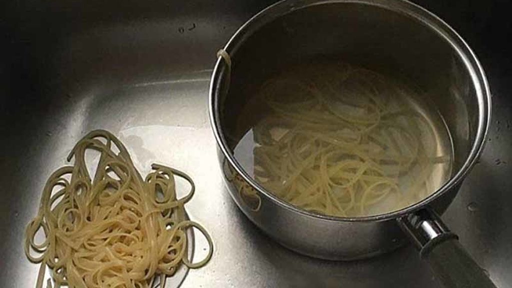 El fregadero también tiene derecho a comer pasta