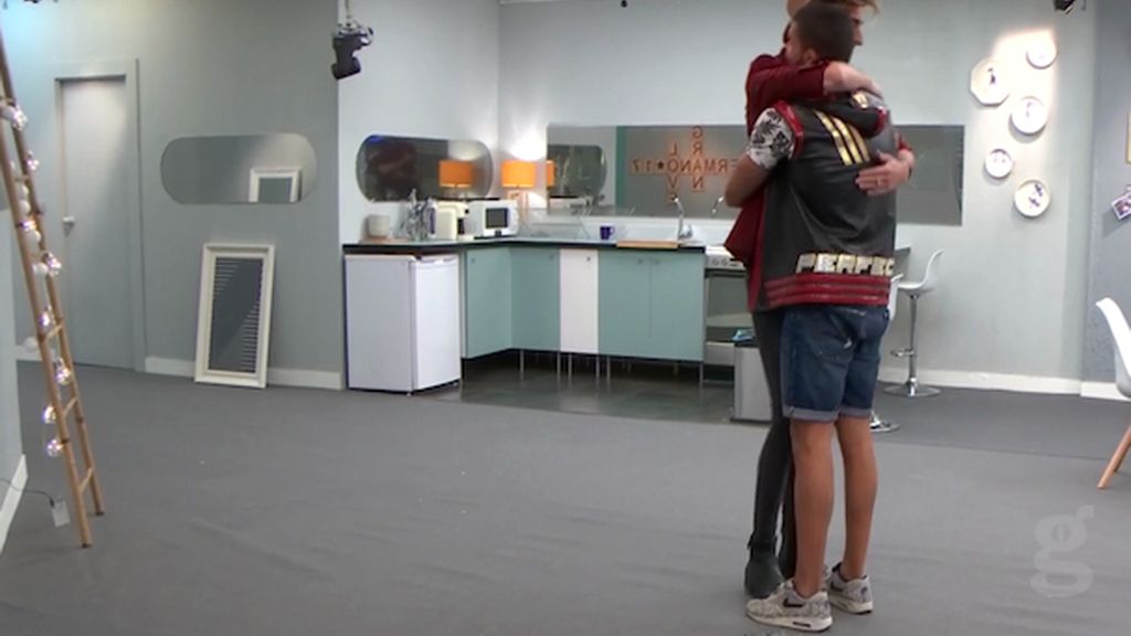 Miguel y Pol en el apartamento