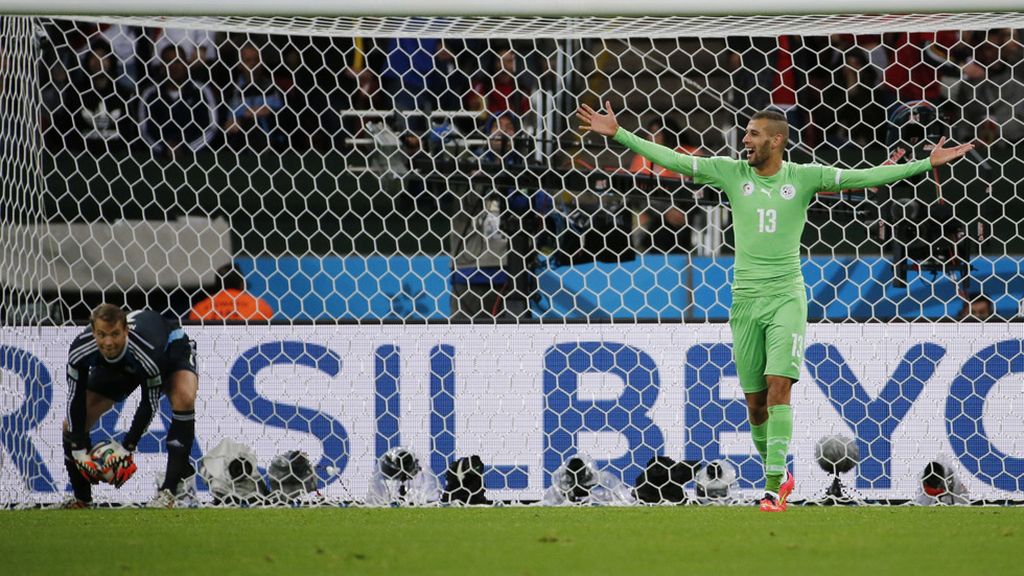 Las protestas de Slimani no sirvieron de nada, el liner acertó en la decisión