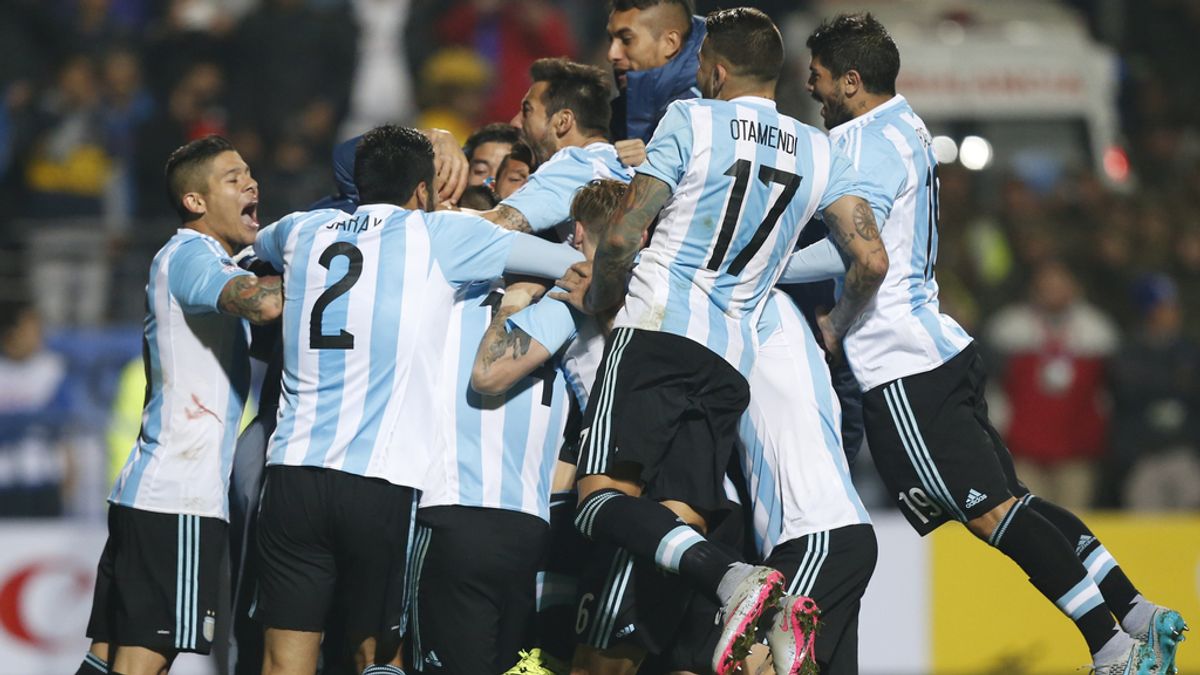 Tévez pone a Argentina en semifinales y elimina a una pobre Colombia en los penaltis