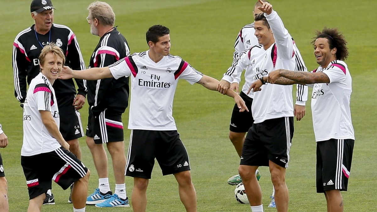 Luka Modric, James Rodríguez, Cristiano Ronaldo y Marcelo Vieira en el entrenamiento del Real Madrid
