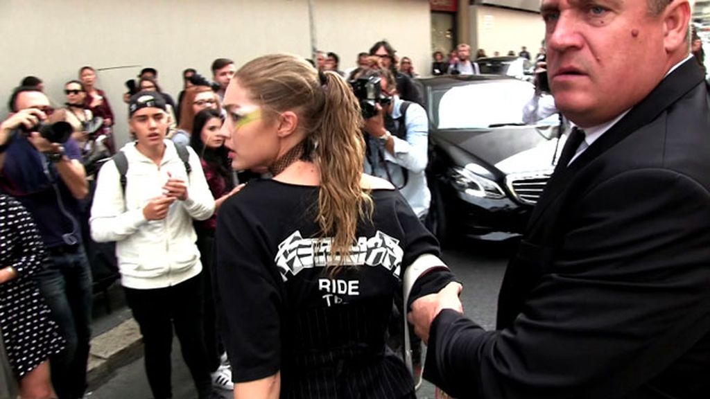 Un hombre agrede Gigi Hadid y ella responde duramente: "Tengo derecho a defenderme"