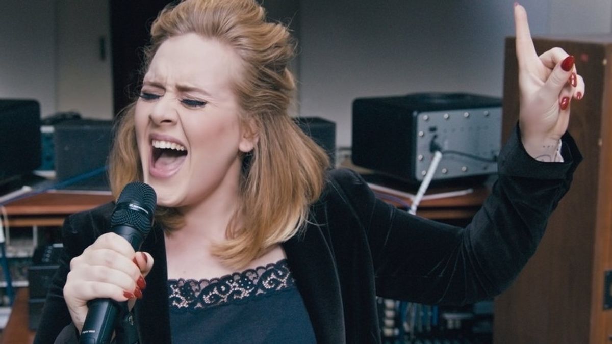 Adele, artista que alcanza en menos días los 1.000 millones de reproducciones en YouTube