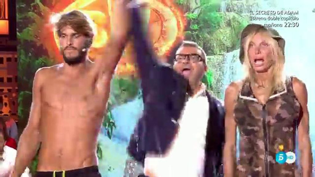 Jorge celebra su triunfo por todo lo alto