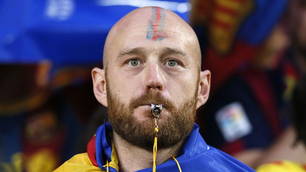 Este aficionado azulgrana se trajo el pito de casa