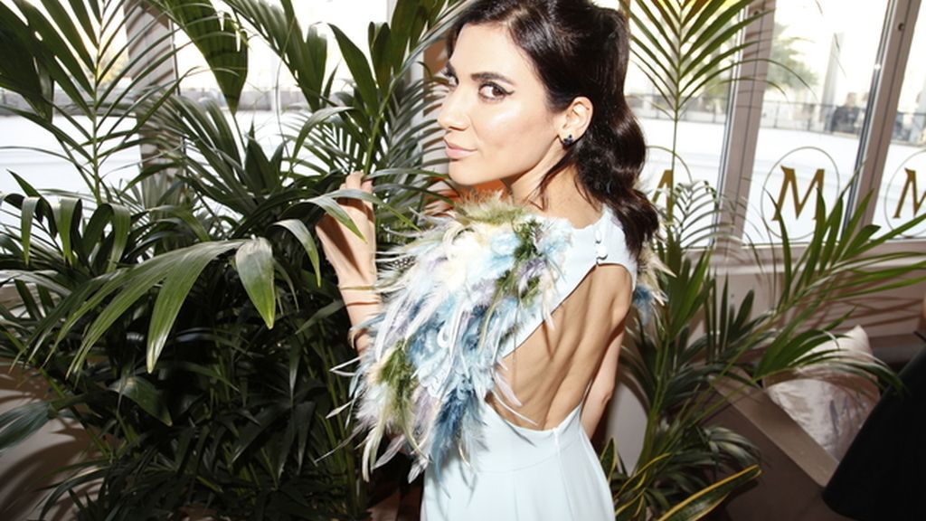 Cecilia Gessa luciendo espalda con este vestido de Apparentia