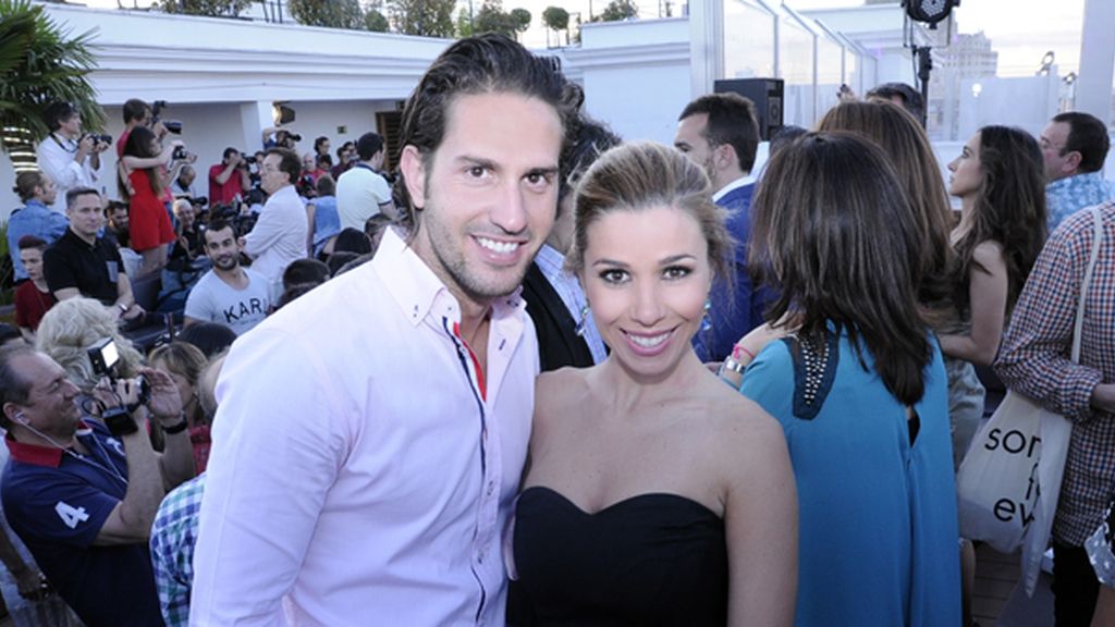 Natalia acudió a la fiesta con su novio Álex