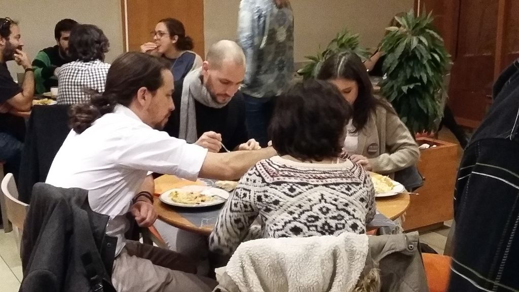 Iglesias cena con su equipo