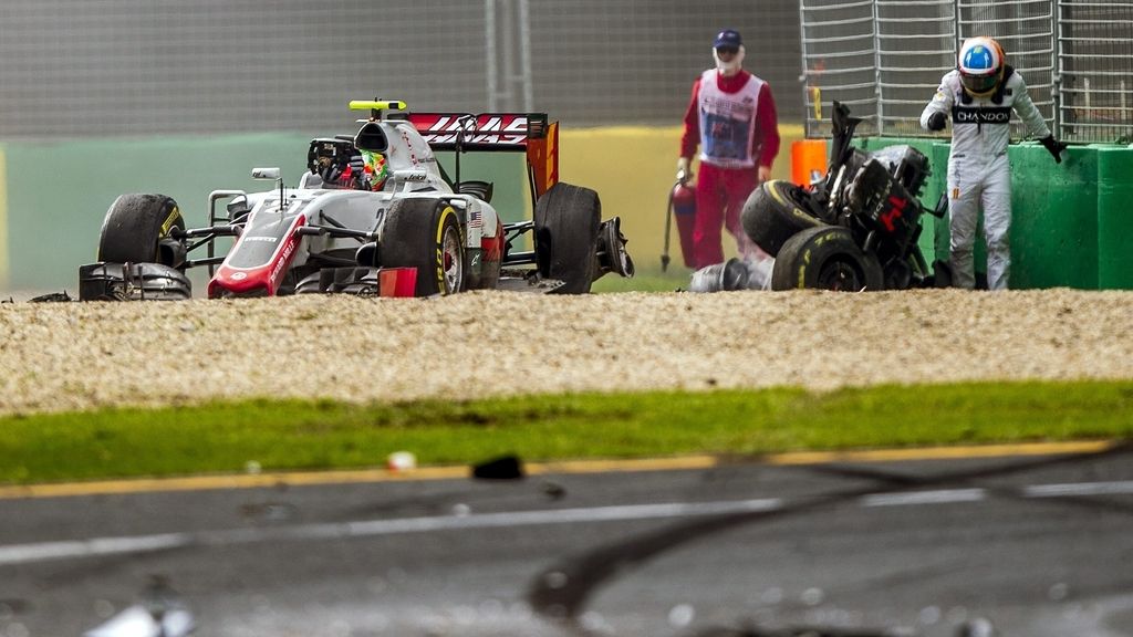 El impactante accidente de Fernando Alonso, en imágenes