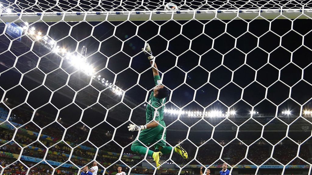 Keylor Navas salvó la última oportunidad griega en los 90 reglamentarios