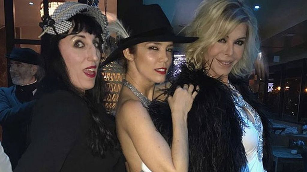 Rossy, Bibiana, Pelayo… Vips y elegancia retro en el 40 cumpleaños de Juana Acosta