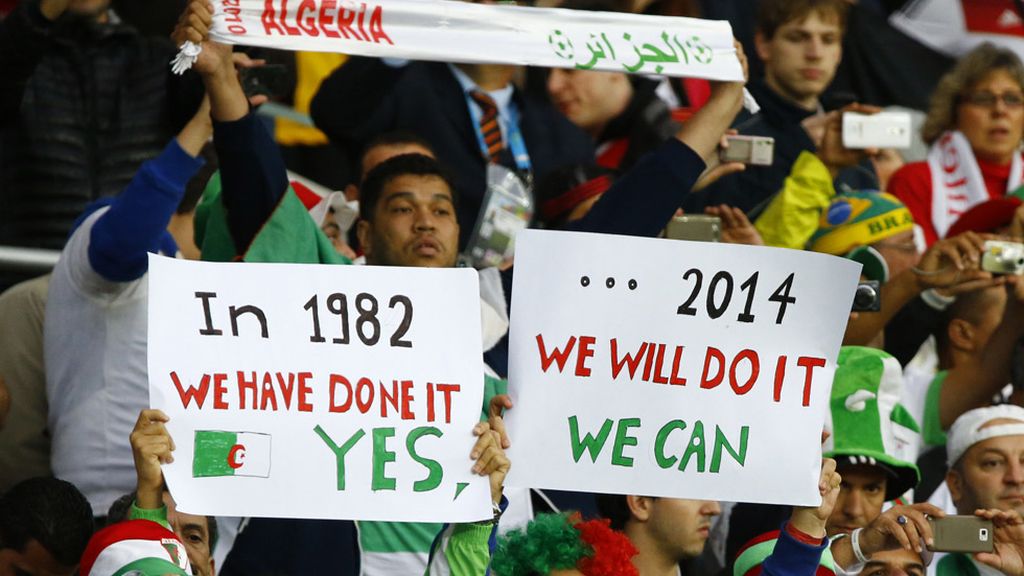 La afición argelina recordaba al inicio del partido la victoria en España´82