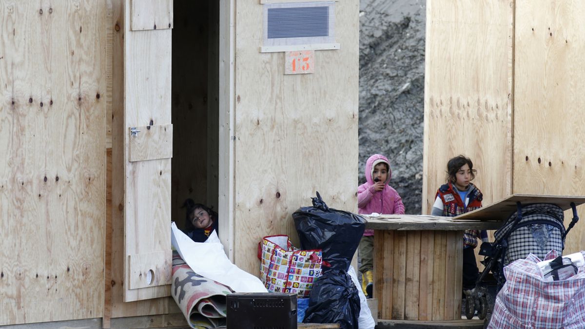 Niños en el campamento de Calais