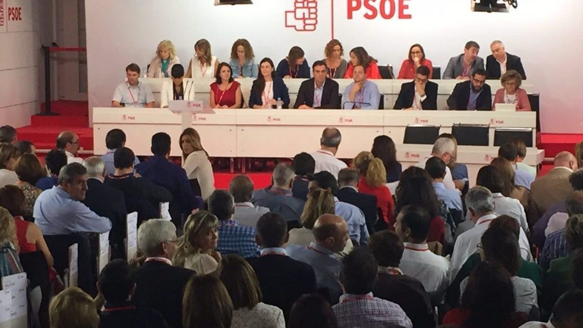 Reunidos en el interior de Ferraz el Comité Federal del PSOE