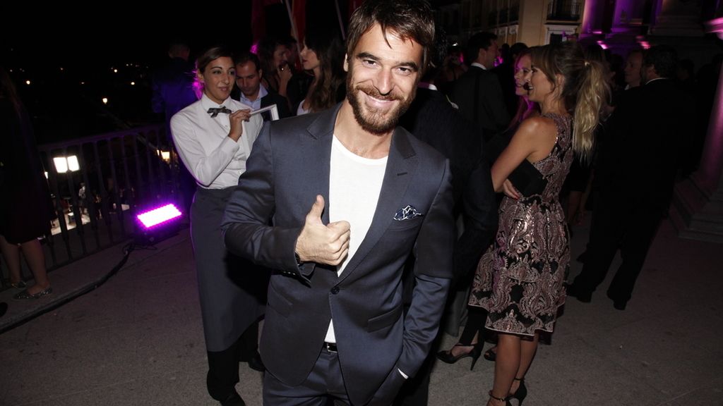 Alfonso Bassave a su llegada a la premiere de "Un monstruo viene a verme"