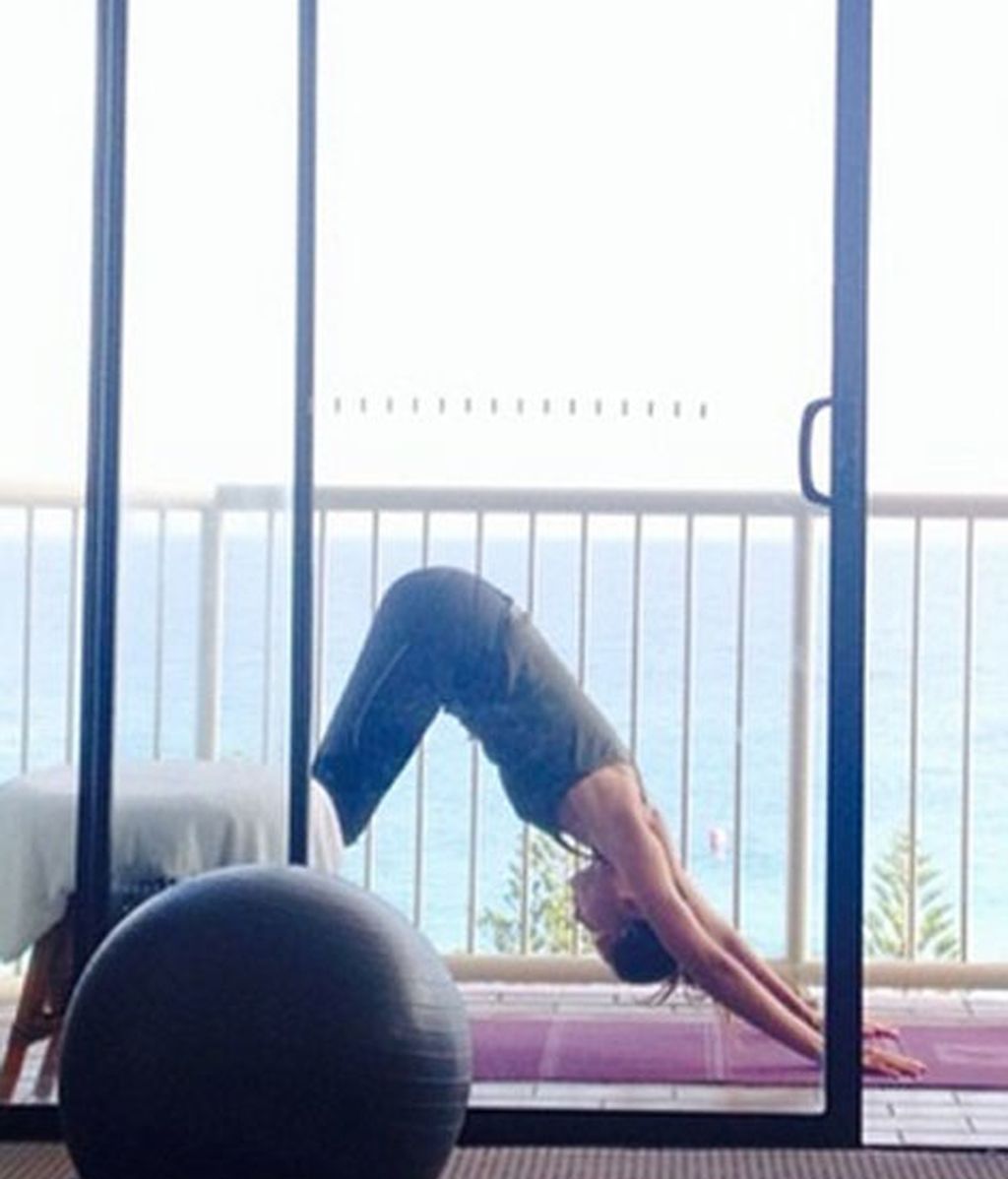 FOTO A FOTO: Los yoga-selfie, los contorsionismos de los famosos